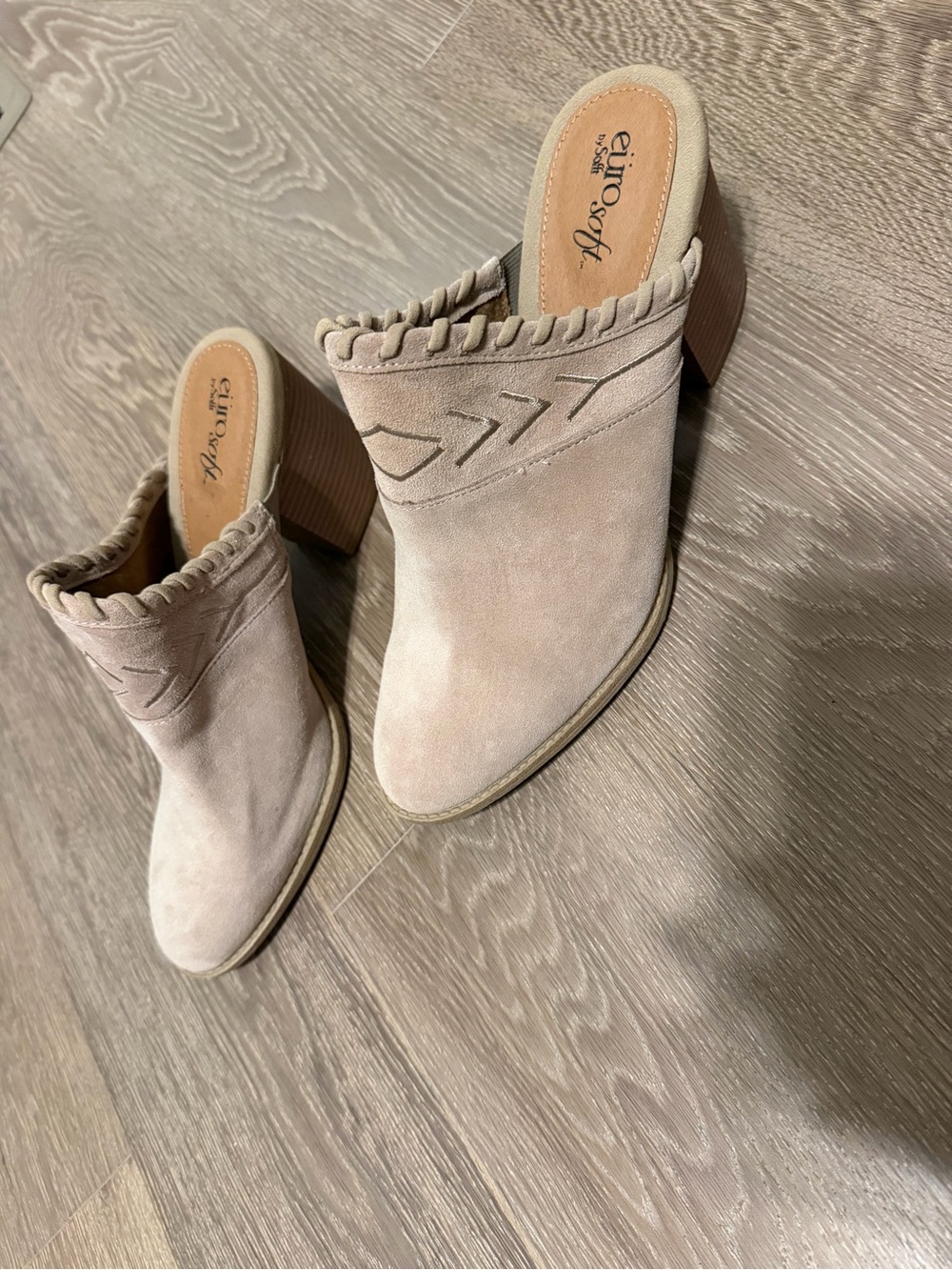 NWOT Eurosoft by Sofft Taupe Suede Slip-On Mules